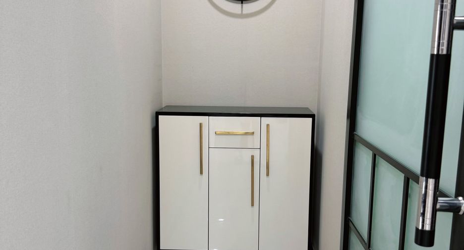 Wohnung zur Miete mit 2 Zimmer in Pathum Wan, Bangkok