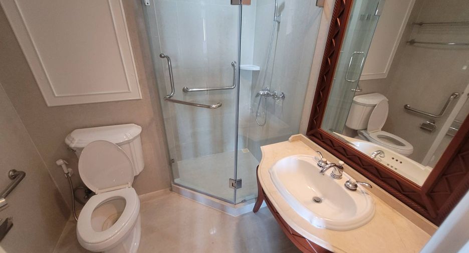 Wohnung zur Miete mit 2 Zimmer in Khlong Toei, Bangkok