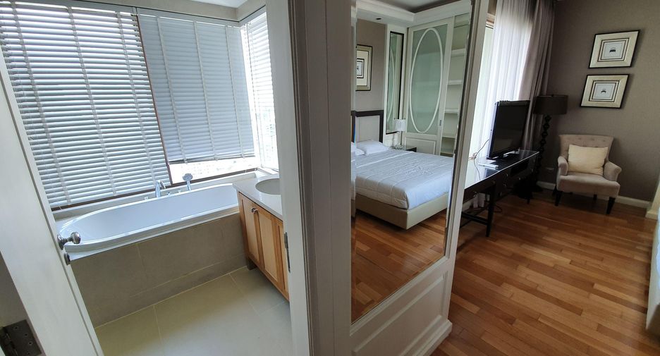For rent 2 bedrooms condo in Khlong Toei, Bangkok