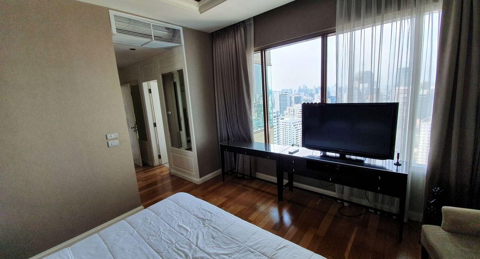 For rent 2 bedrooms condo in Khlong Toei, Bangkok