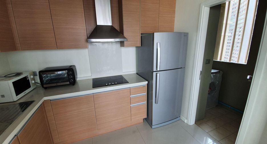 For rent 2 bedrooms condo in Khlong Toei, Bangkok