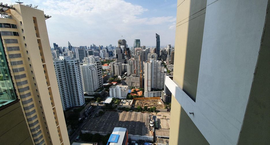 For rent 2 bedrooms condo in Khlong Toei, Bangkok