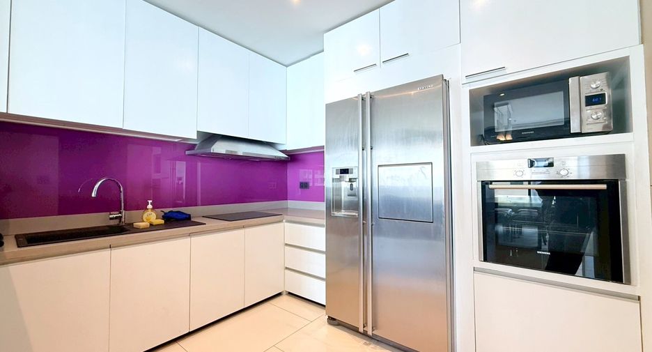 For rent 3 bedrooms condo in Khlong Toei, Bangkok
