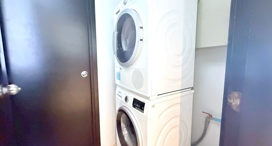 For rent 3 bedrooms condo in Khlong Toei, Bangkok