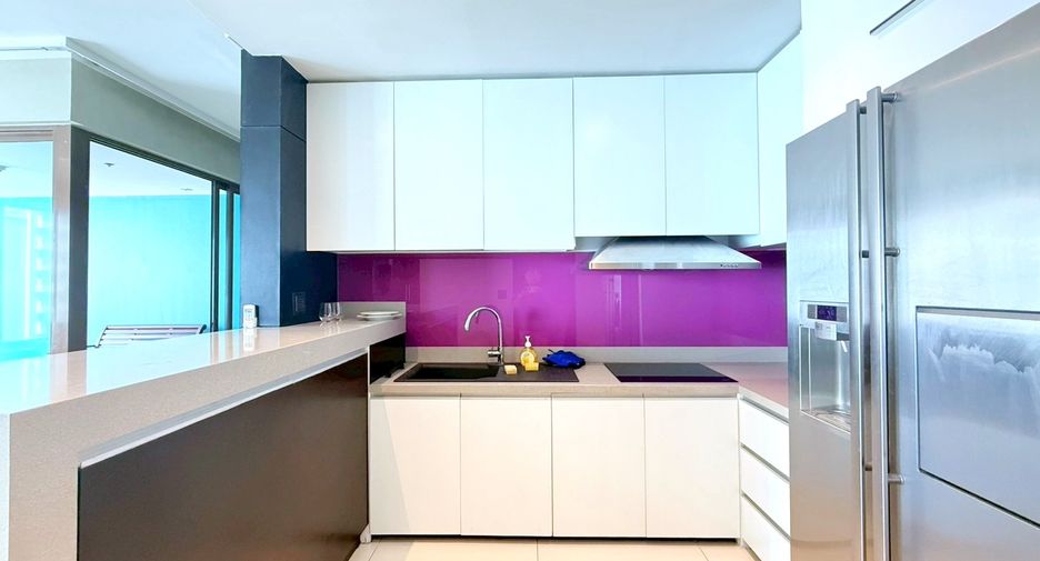 For rent 3 bedrooms condo in Khlong Toei, Bangkok