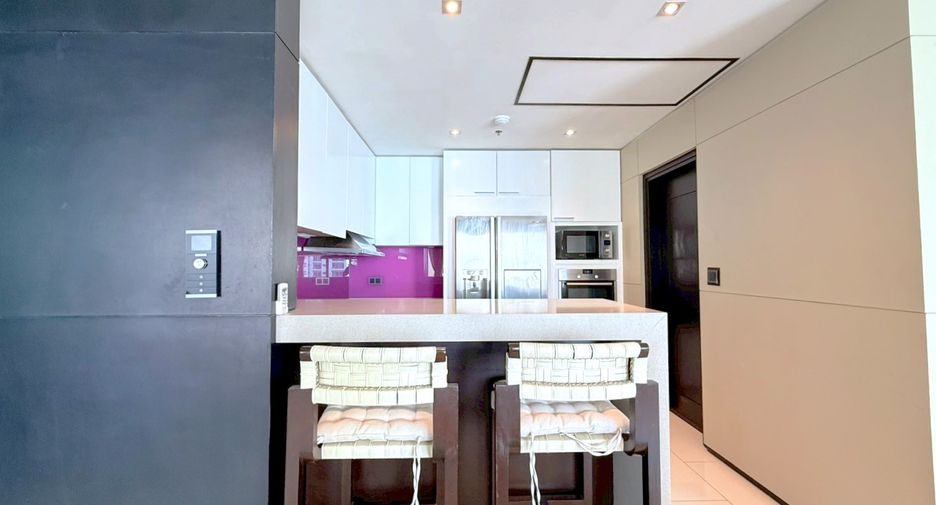 For rent 3 bedrooms condo in Khlong Toei, Bangkok