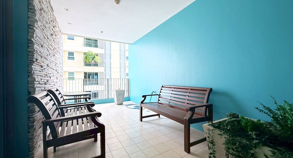 For rent 3 bedrooms condo in Khlong Toei, Bangkok