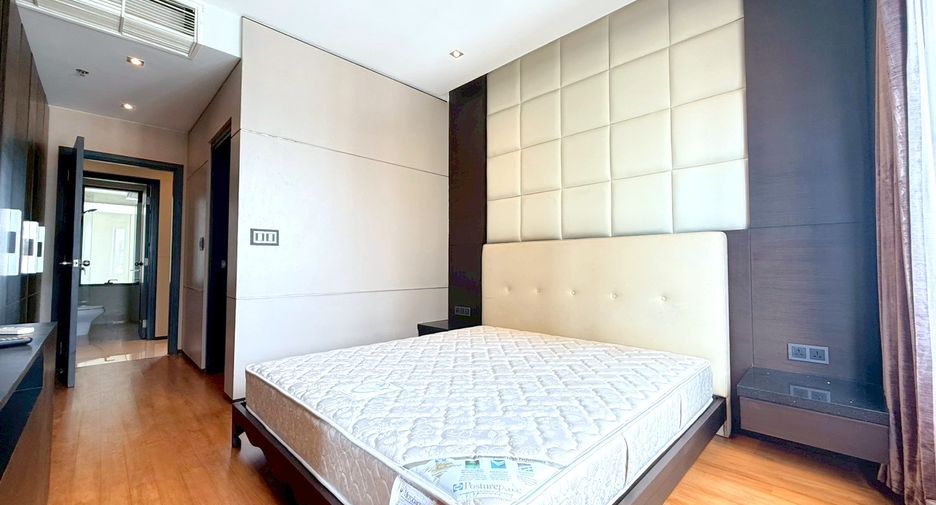 For rent 3 bedrooms condo in Khlong Toei, Bangkok