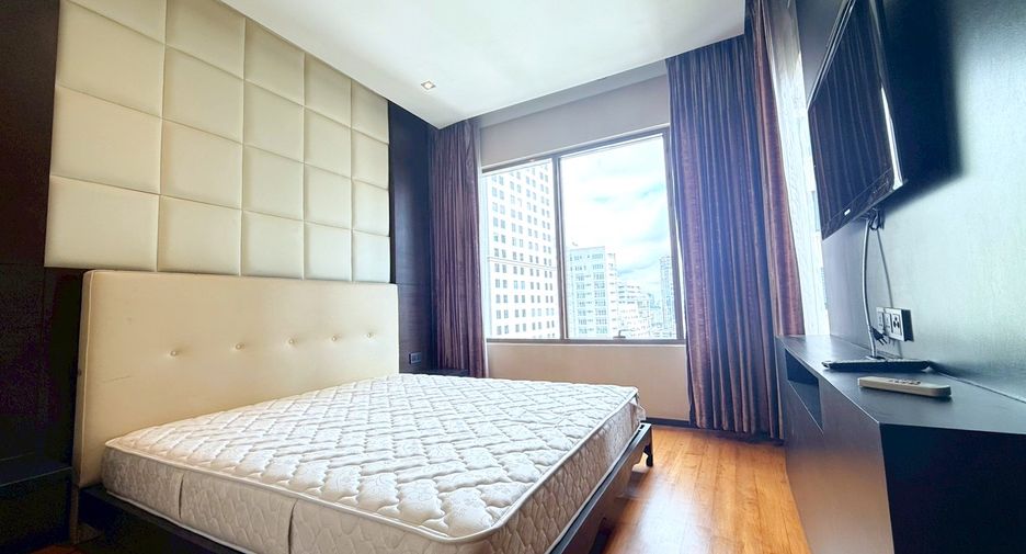 For rent 3 bedrooms condo in Khlong Toei, Bangkok