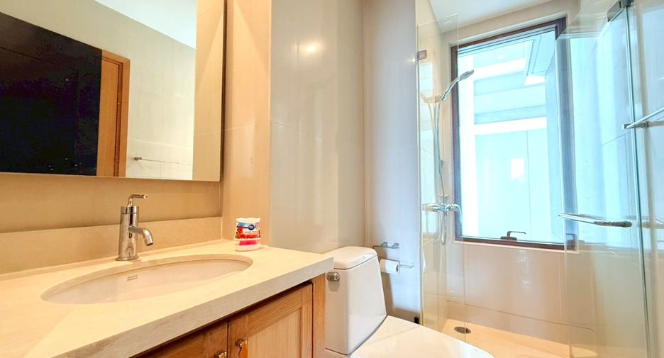 For rent 3 bedrooms condo in Khlong Toei, Bangkok