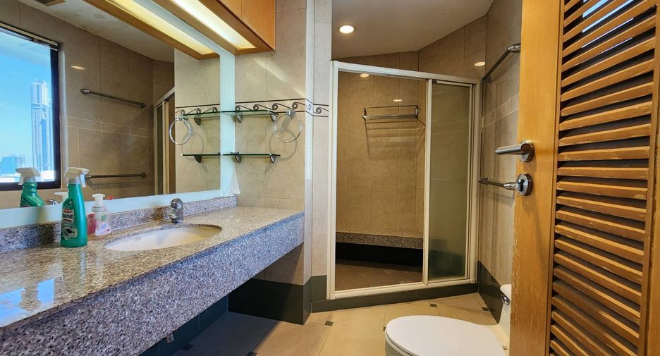 For rent 2 bedrooms condo in Watthana, Bangkok