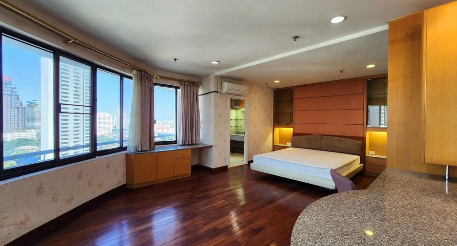 For rent 2 bedrooms condo in Watthana, Bangkok