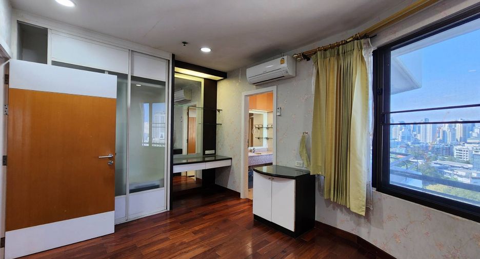 For rent 2 bedrooms condo in Watthana, Bangkok