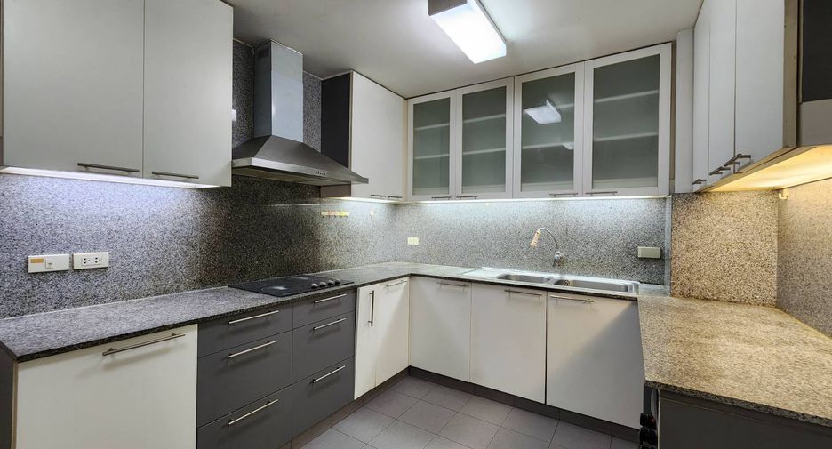 For rent 2 bedrooms condo in Watthana, Bangkok