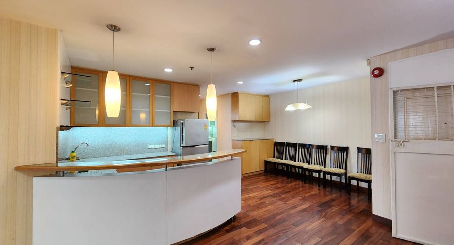 For rent 2 bedrooms condo in Watthana, Bangkok