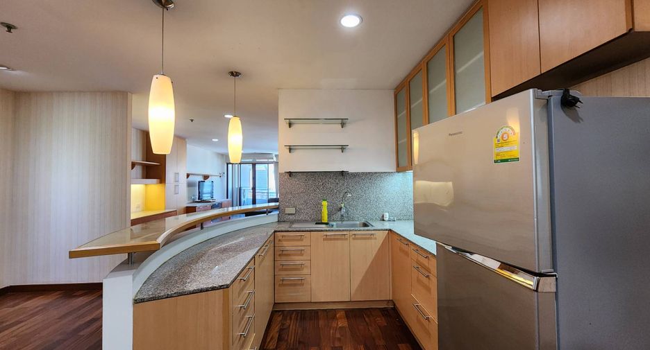 For rent 2 bedrooms condo in Watthana, Bangkok