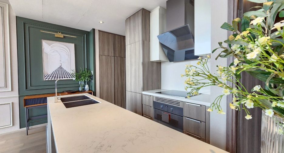 For rent 3 bedrooms condo in Khlong Toei, Bangkok