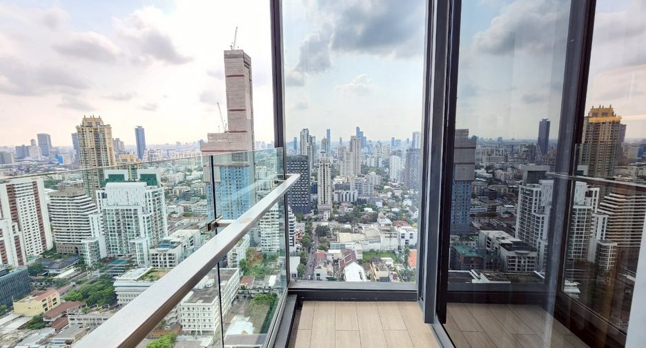 For rent 3 bedrooms condo in Khlong Toei, Bangkok