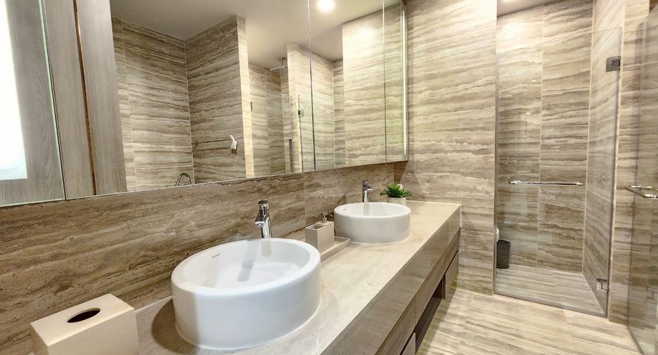 For rent 3 bedrooms condo in Khlong Toei, Bangkok