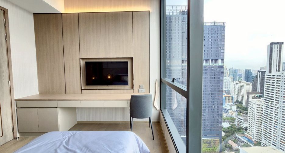 For rent 3 bedrooms condo in Khlong Toei, Bangkok