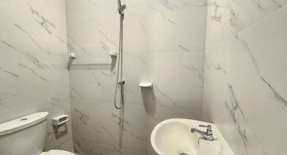 For rent 3 bedrooms condo in Khlong Toei, Bangkok