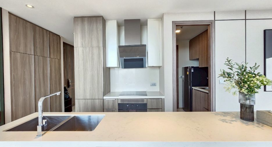 For rent 3 bedrooms condo in Khlong Toei, Bangkok