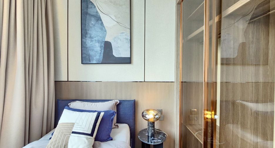 For rent 3 bedrooms condo in Khlong Toei, Bangkok