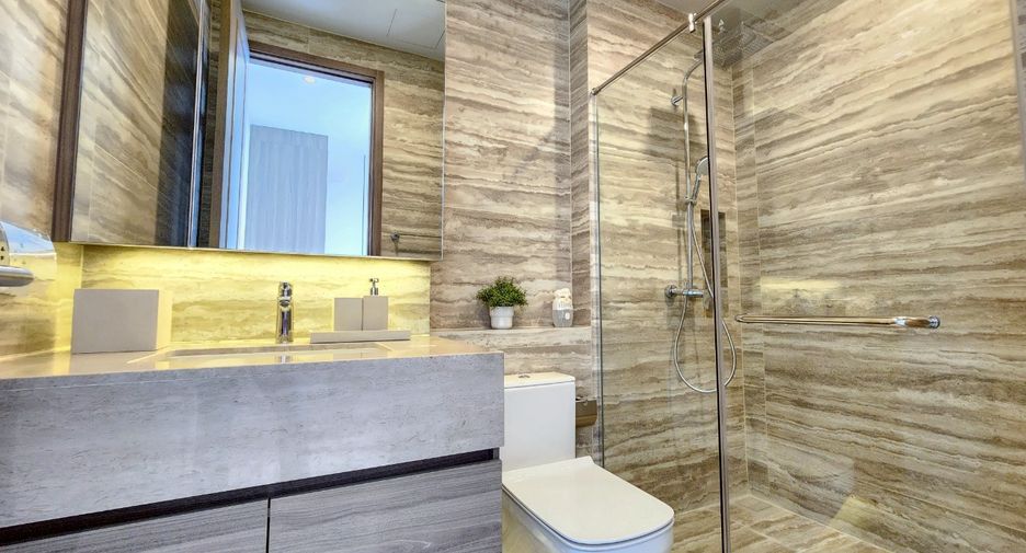 For rent 3 bedrooms condo in Khlong Toei, Bangkok