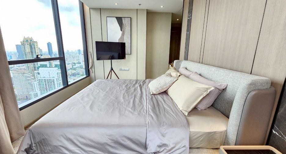 For rent 3 bedrooms condo in Khlong Toei, Bangkok