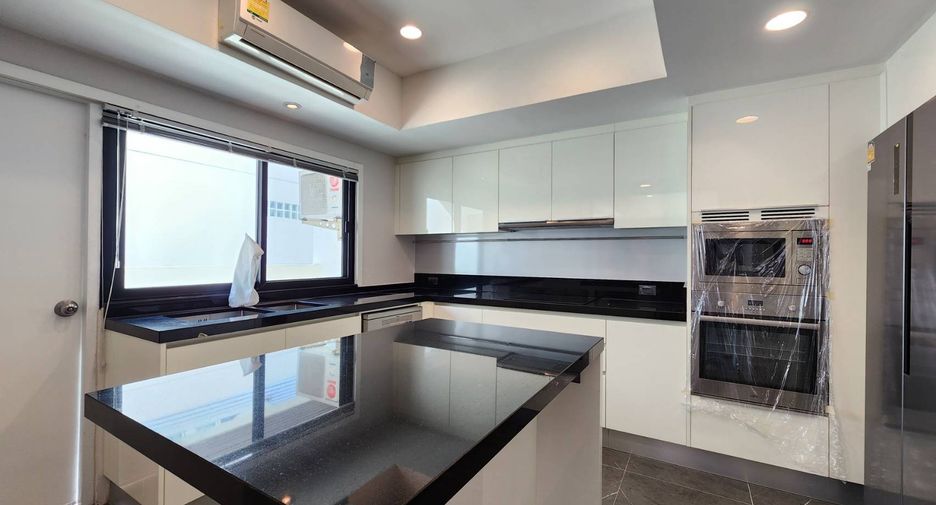 For rent 3 ベッドルーム condo in Watthana, Bangkok