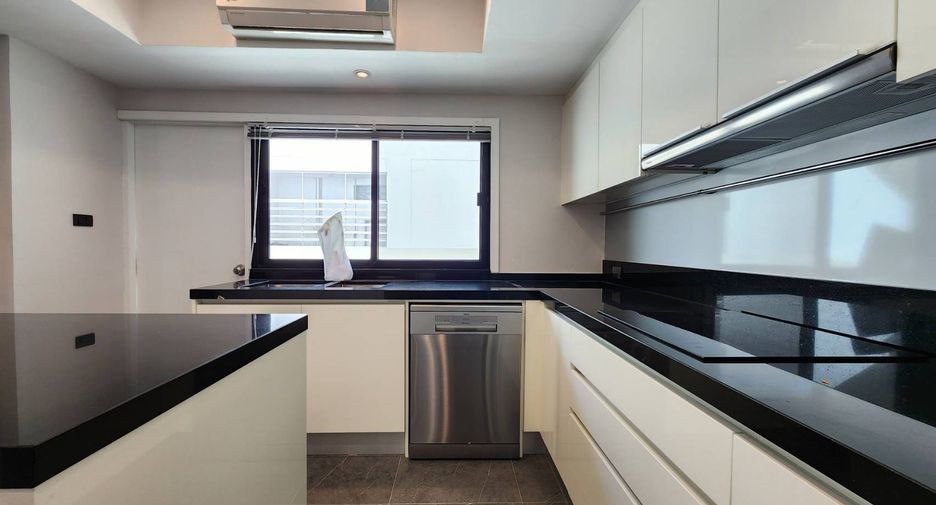 For rent 3 ベッドルーム condo in Watthana, Bangkok