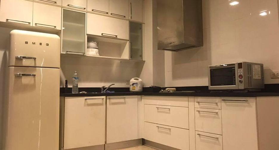 For rent 2 bedrooms condo in Khlong Toei, Bangkok
