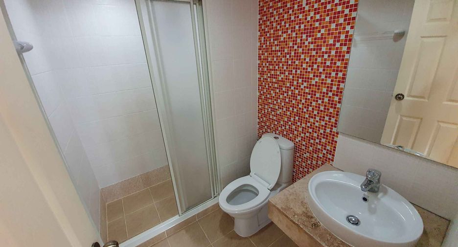 Condo en alquiler de 3 habitaciones en Khlong Toei, Bangkok