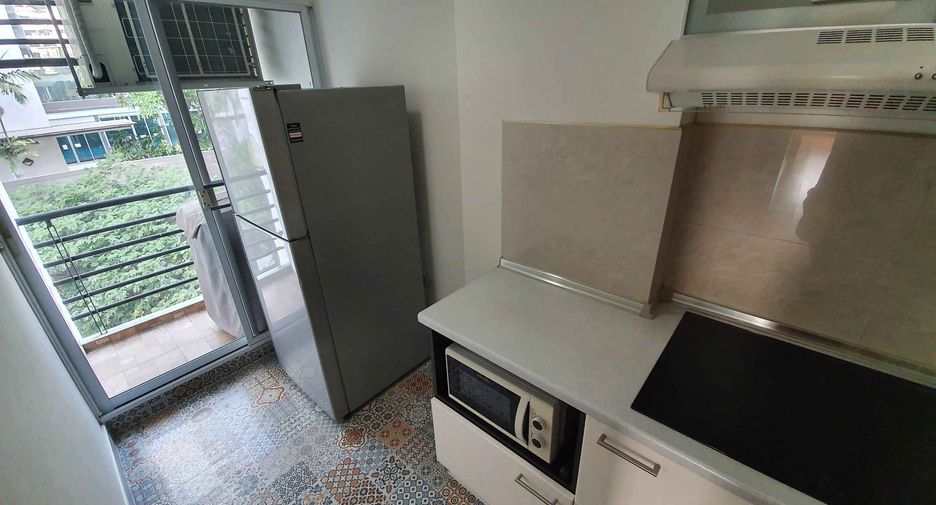Condo en alquiler de 3 habitaciones en Khlong Toei, Bangkok