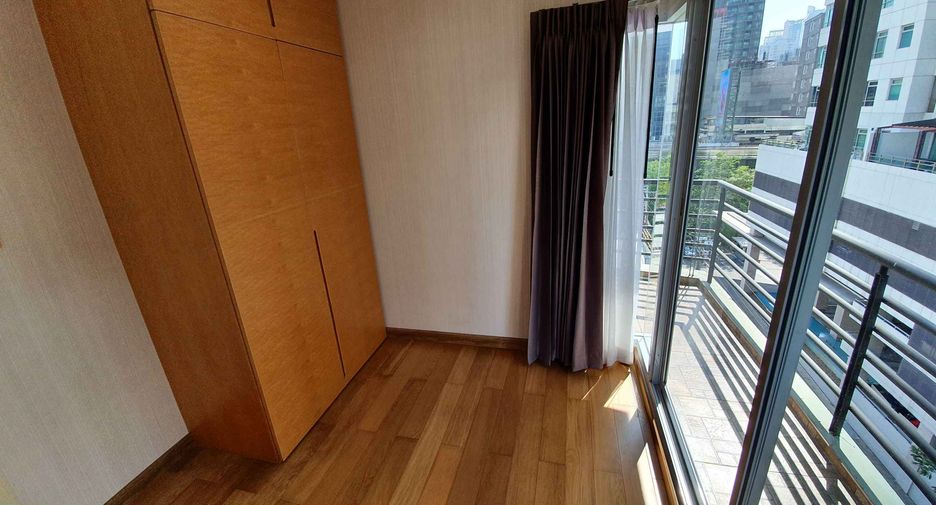 Condo en alquiler de 3 habitaciones en Khlong Toei, Bangkok