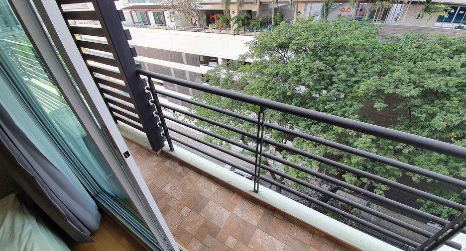 Condo en alquiler de 3 habitaciones en Khlong Toei, Bangkok