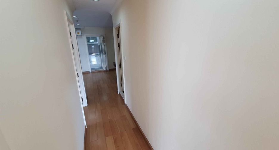 Condo en alquiler de 3 habitaciones en Khlong Toei, Bangkok