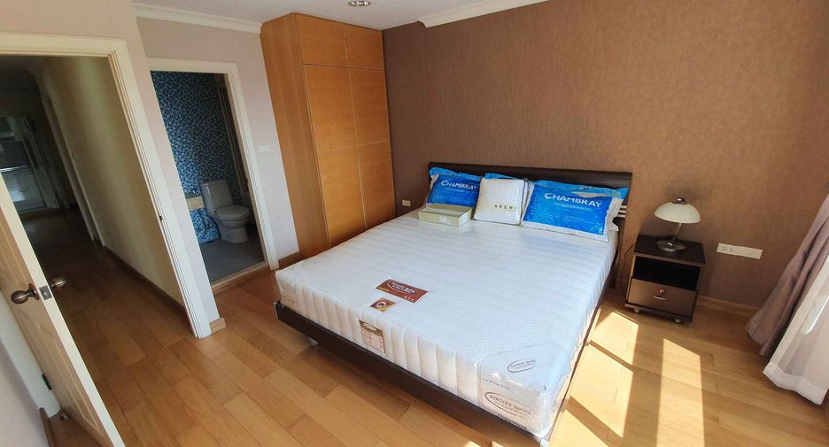 Condo en alquiler de 3 habitaciones en Khlong Toei, Bangkok