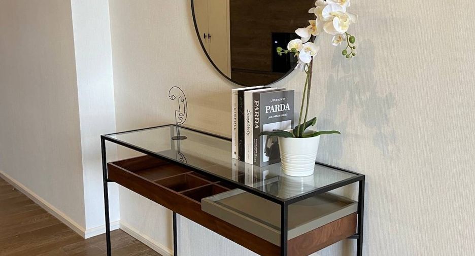 For rent 2 bedrooms condo in Pathum Wan, Bangkok