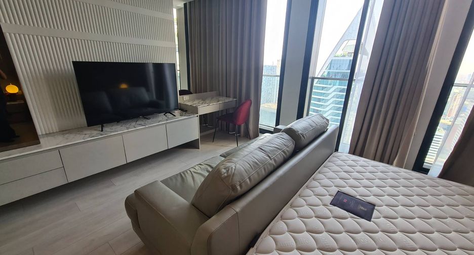 For rent 1 bed condo in Pathum Wan, Bangkok