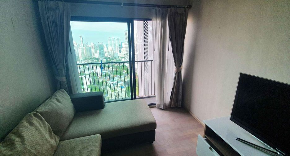 For rent 2 bedrooms condo in Khlong Toei, Bangkok