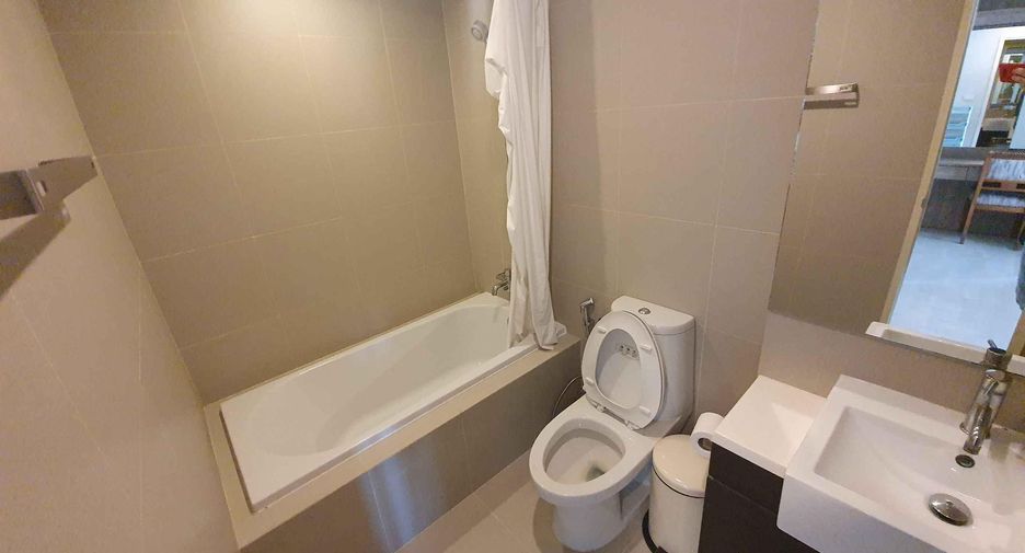 For rent 2 bedrooms condo in Khlong Toei, Bangkok