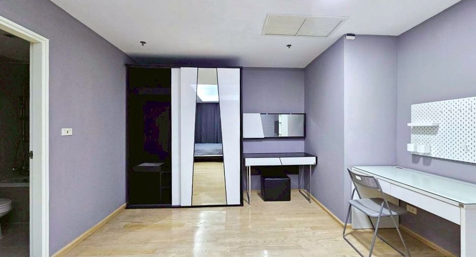 For rent 2 bedrooms condo in Khlong Toei, Bangkok