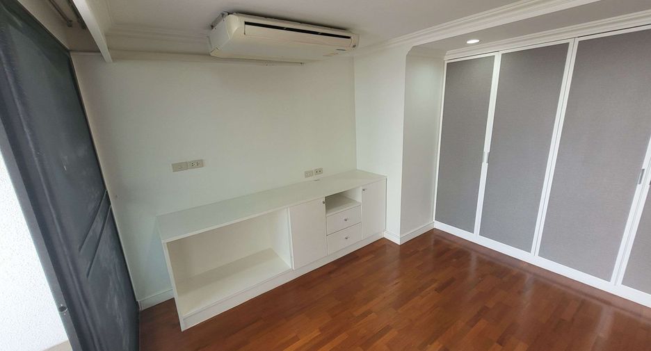 For rent 3 ベッドルーム condo in Watthana, Bangkok