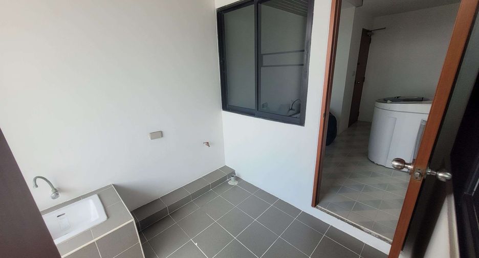 For rent 3 ベッドルーム condo in Watthana, Bangkok