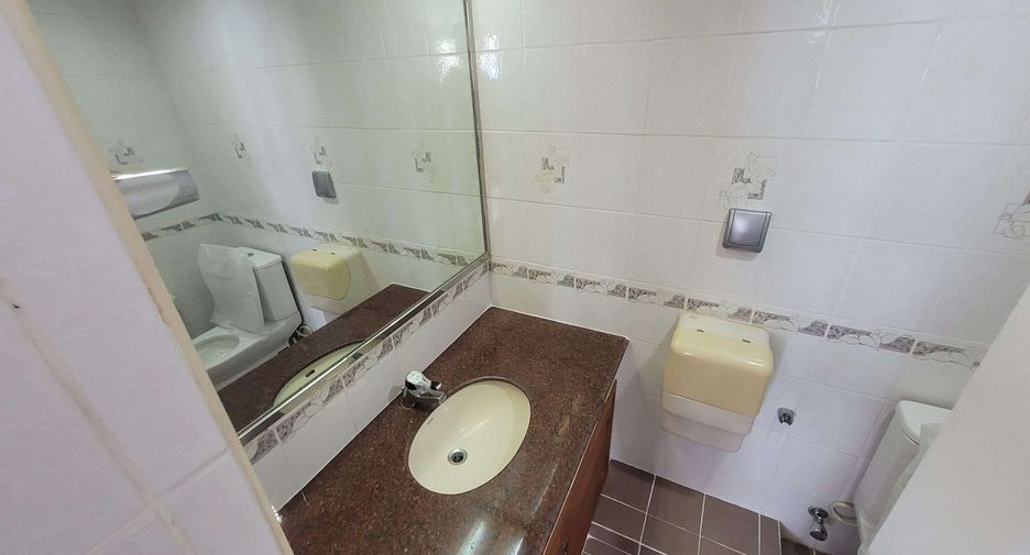 For rent 3 ベッドルーム condo in Watthana, Bangkok