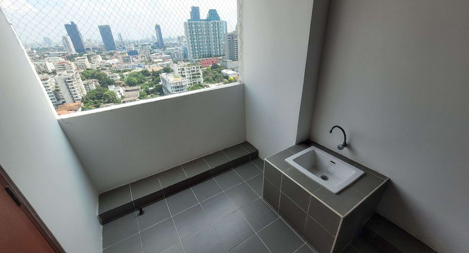 For rent 3 ベッドルーム condo in Watthana, Bangkok