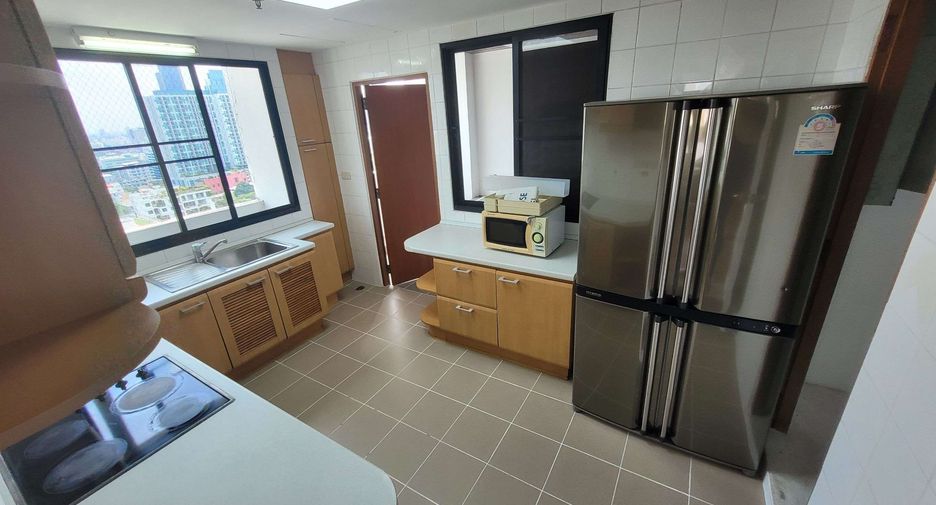 For rent 3 ベッドルーム condo in Watthana, Bangkok