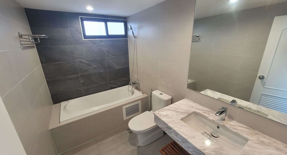 For rent 3 ベッドルーム condo in Watthana, Bangkok