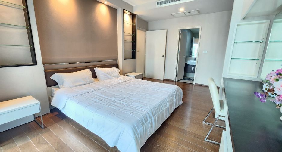 For rent 2 bedrooms condo in Khlong Toei, Bangkok